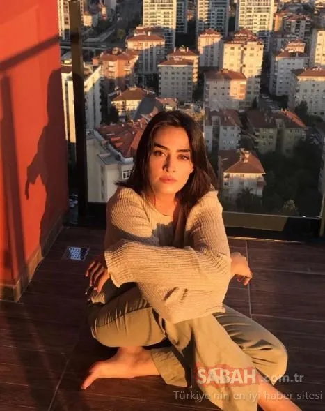 Esra Bilgiç’in balkon pozu sosyal medyada olay oldu! ‘Esra güneşi kıskandırdı’