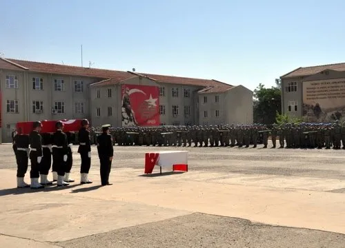 Şehidi son yolculuğuna devletin zirvesi uğurladı