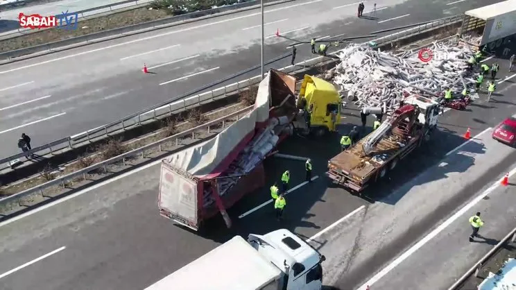 Kuzey Marmara Otoyolu’nda ani fren yapan yolcu otobüsüne tır çarptı | Video
