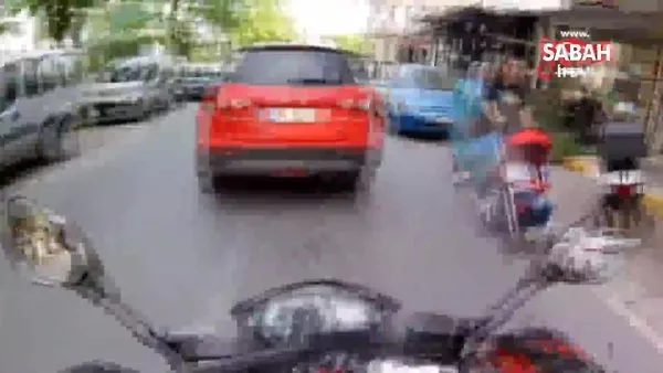İstanbul Avcılar’da trafik magandası araçtan inerek motosikletli genci böyle kovaladı!