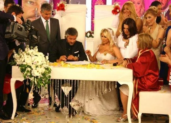 5 yıl önce evlenen Songül Karlı ile Metin Yüncü tek celsede boşandı