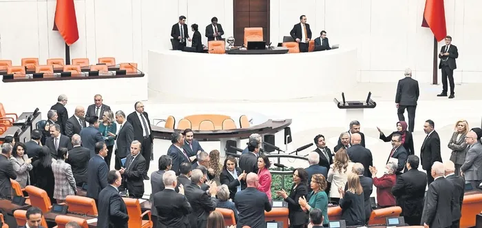 tbmmde-korsan-can-atalay-kararini-okutmustu-bir-daha-meclisi-yonetemeyecek-1744948393119.jpeg