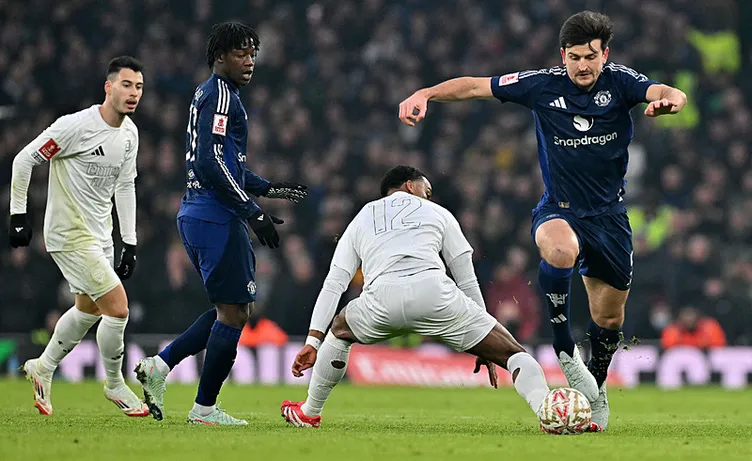 Altay Bayındır, Premier Lig’de tarihe geçti! Arsenal - Manchester United maçında Odegaard’a ilk yaşattı