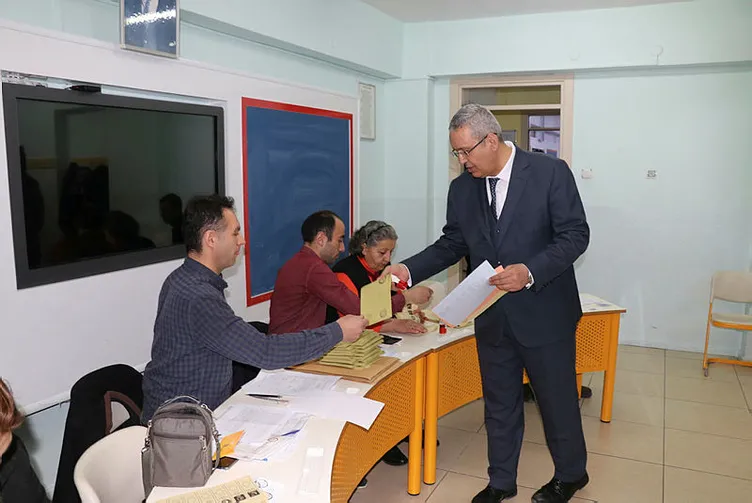 Türkiye sandık başında! 57 milyon seçmen tercihini yapıyor