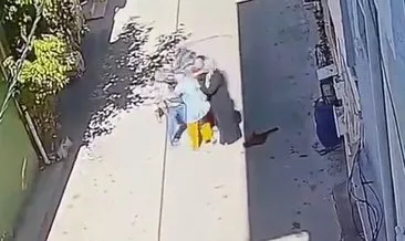 Bursa- Kucağında çocuğuyla yürüyen anneyi 3 kadının darbettiği anlar kamerada #bursa