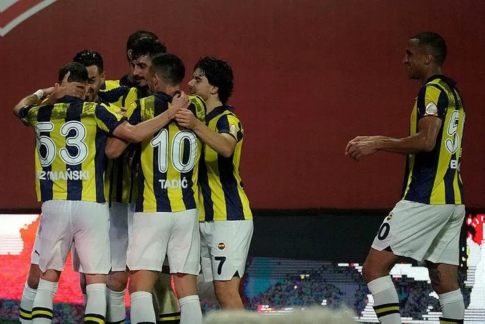 fenerbahce-deplasmanda-costu-muthis-seri-devam-etti-1698601396480.jpeg