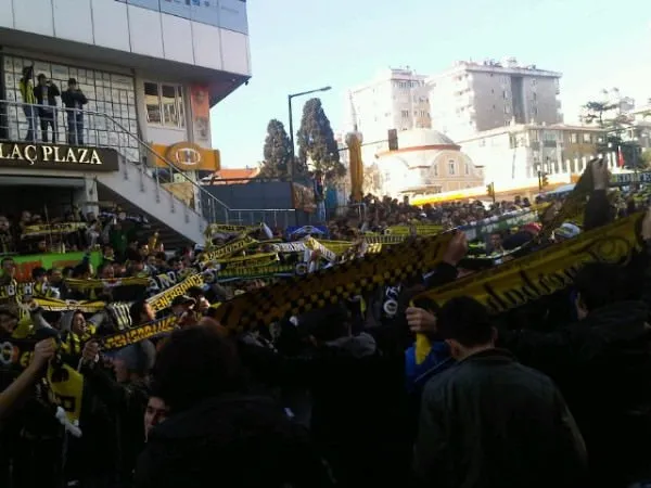 Fenerbahçe taraftarı maçı bekliyor