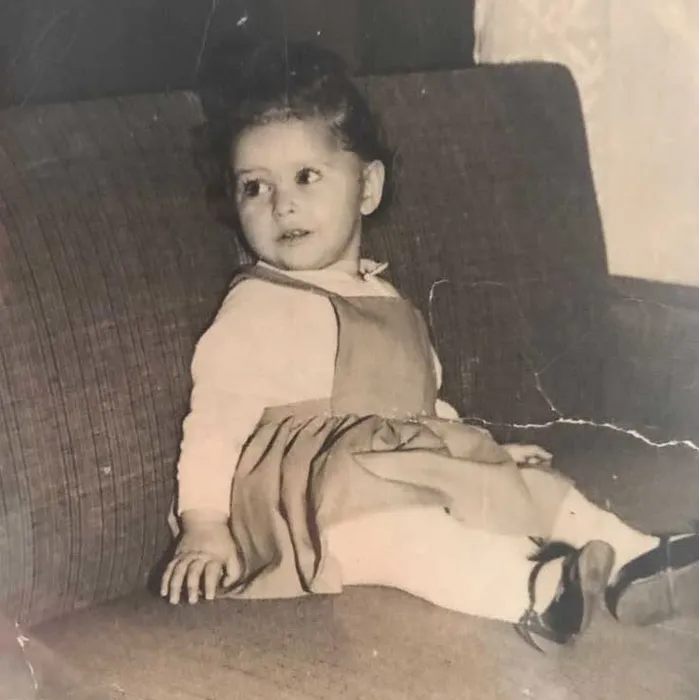 Bu küçük tatlı kızı tanıyabildiniz mi? Şimdilerde çok ünlü bir isim...