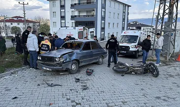 Kastamonu’da otomobil ile motosikletin çarpıştığı kazada 3 kişi yaralandı #kastamonu