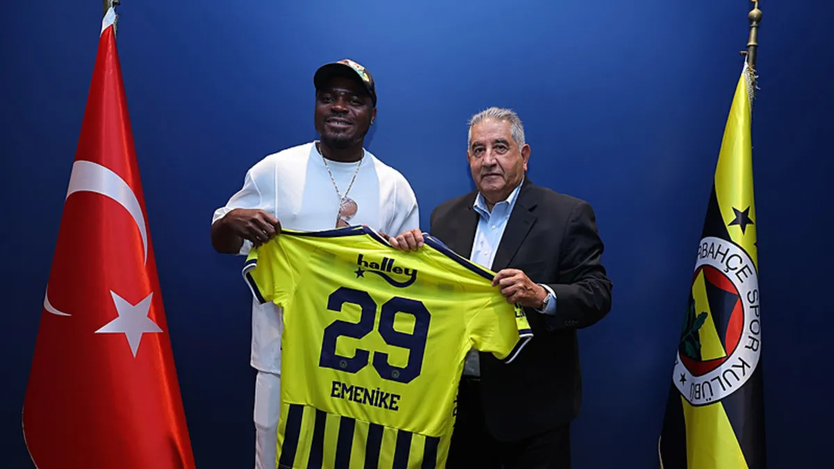 Emmanuel Emenike'den Fenerbahçe'ye ziyaret!