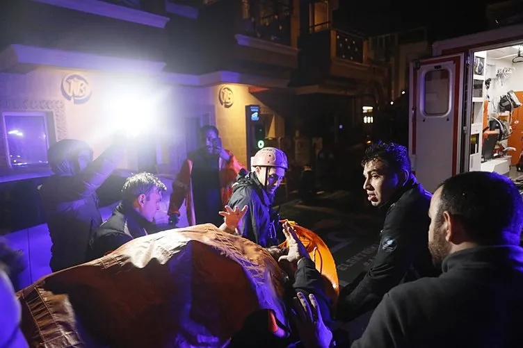 Bastığı tahta sonu oluyordu: 180 kiloluk adam kendini bir anda denizde buldu!