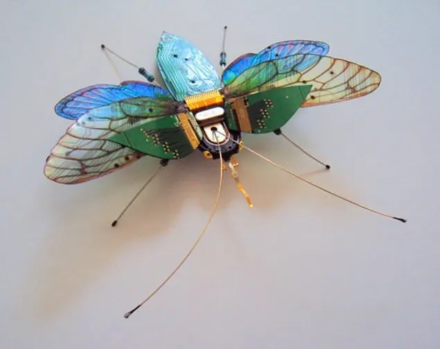 Böceğe dönüşen elektronik devreler