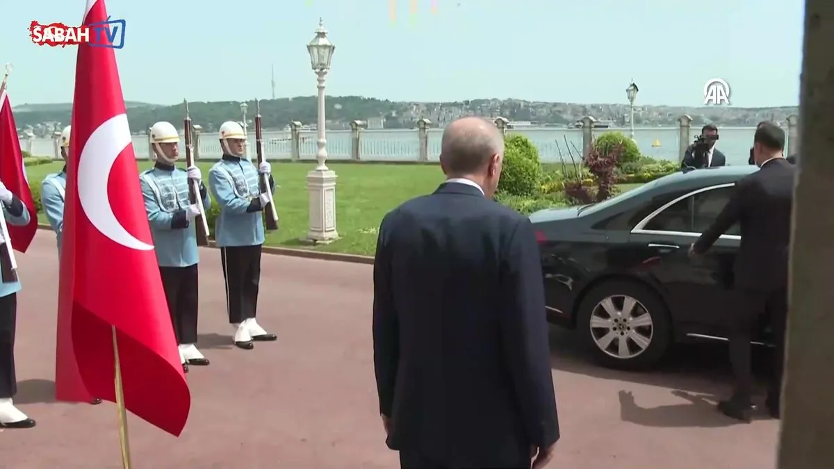 Başkan Erdoğan Dolmabahçe'de Şara ile bir araya geldi