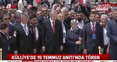 Cumhurbaşkanı Erdoğan, Cumhurbaşkanlığı Külliyesi’nde 15 Temmuz Anıtı’na çelenk bırakıp dua etti