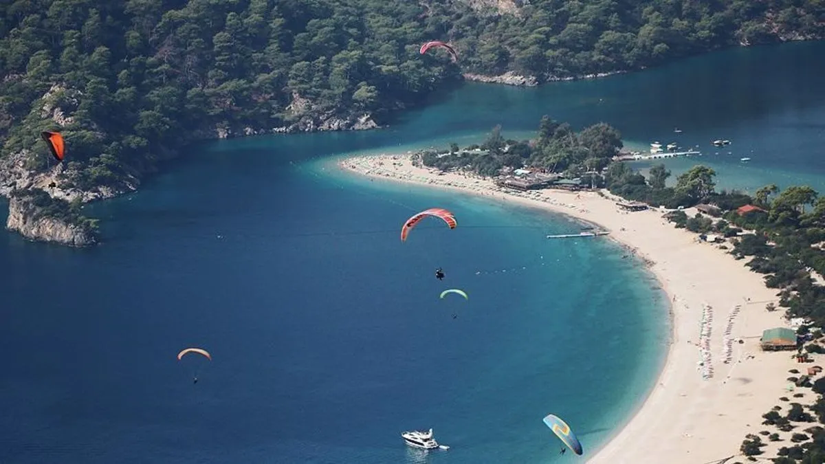 Yerli turistler 6 ayda 68,8 milyar lira harcadı