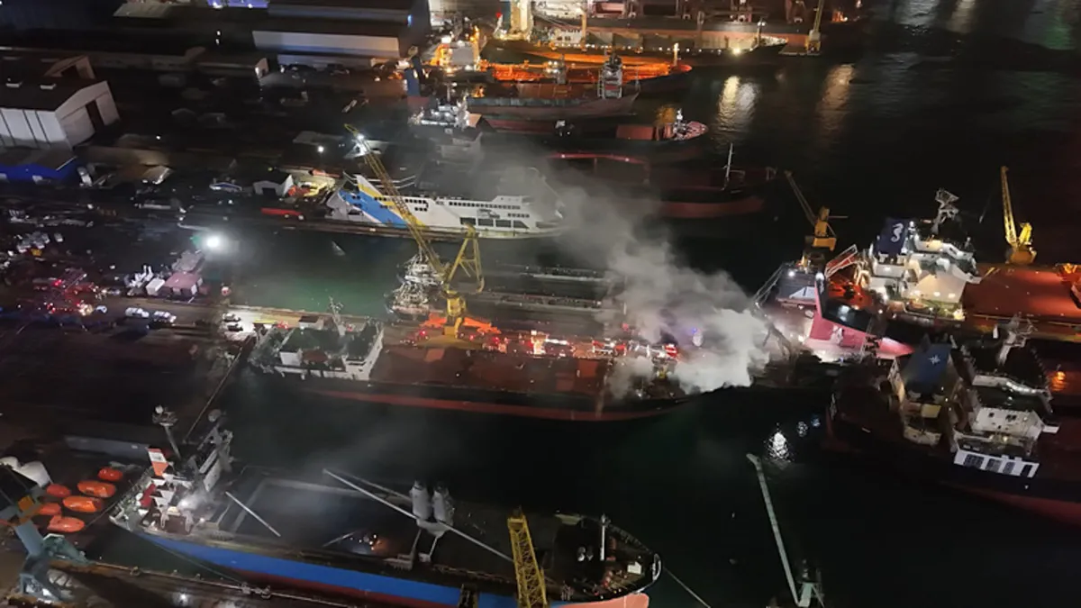 Tuzla’da kuru yük gemisinde yangın çıktı!