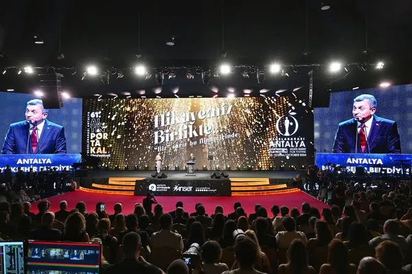 61-altin-portakal-film-festivali-cosku-ile-basladi-1728217772246.jpg