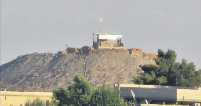 PYD, Telabyad’da mevzi kurdu, paçavrasını astı