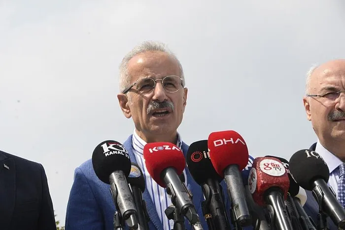 Bakan Uraloğlu'dan Instagram açıklaması: Asla bir yasakçı zihniyet içerisinde değiliz! Bir an önce çözelim istiyoruz