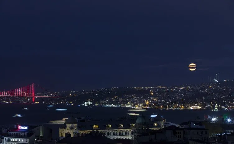 Süper Ay İstanbul’da görüldü