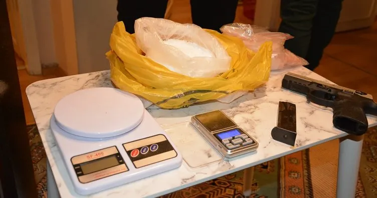 4 ilçede uyuşturucu operasyonu, 20 gözaltı 1 kilo kokain ve tabanca ele geçirildi