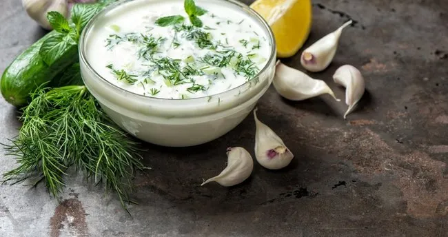Sarımsaklı Yoğurdun Faydaları Nelerdir? Sarımsaklı Yoğurt Nasıl Yapılır?