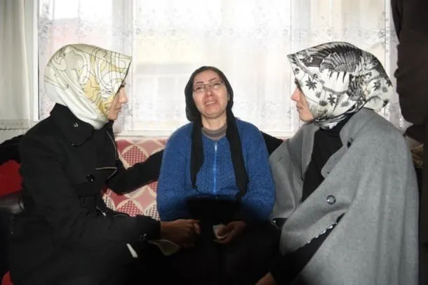 Erdoğan’ın kızları Özgecan’ın evinde