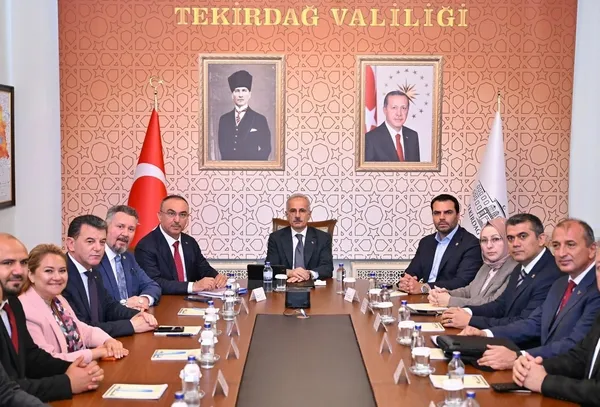 bakan-uraloglu-duyurdu-avrupaya-kesintisiz-demiryolu-baglantisi-basliyor-1783100755258.jpg Bakan Uraloğlu duyurdu: