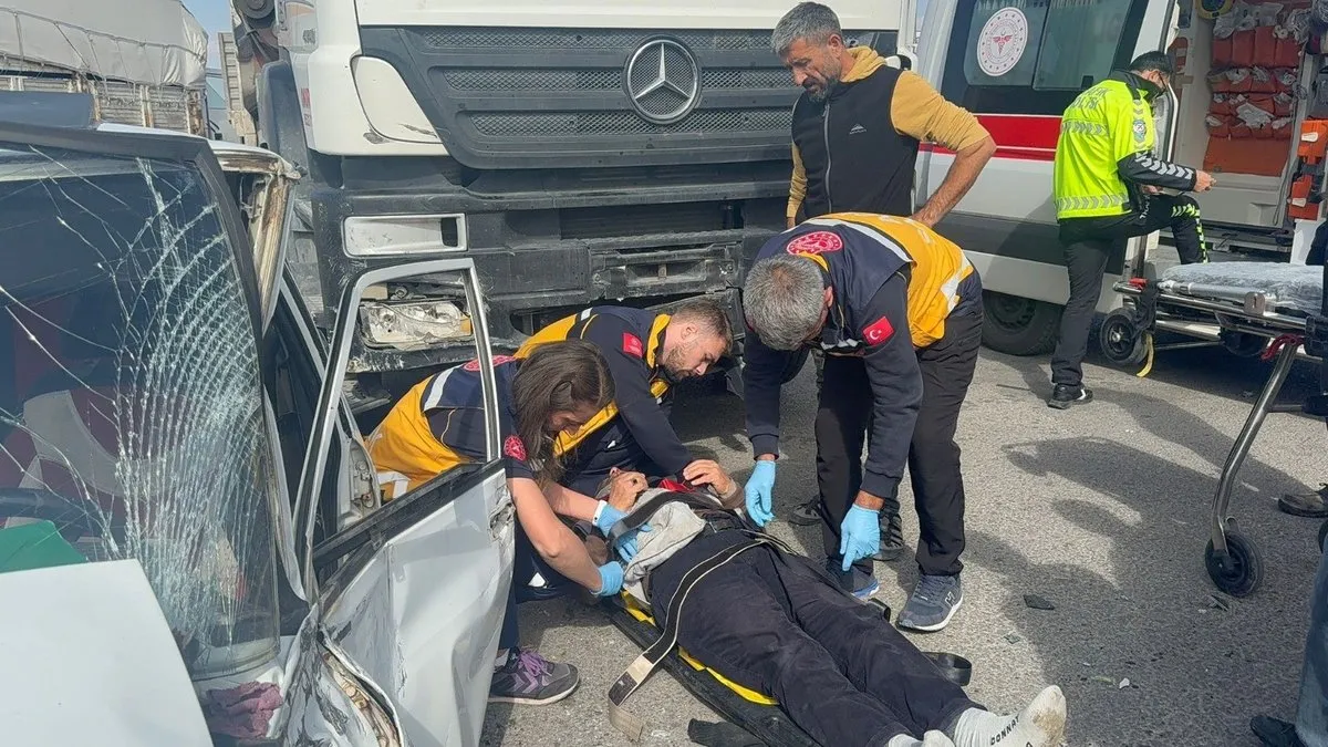 Aksaray’da feci kaza: TIR çarptı! Otomobil sürücüsü ağır yaralandı