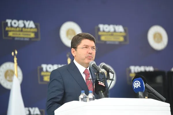tosyada-konusan-adalet-bakani-tunc-insanlari-oldurenlerin-onlari-tahrik-edenlerin-hesabi-sorulmayacak-mi-1695990347702.jpg