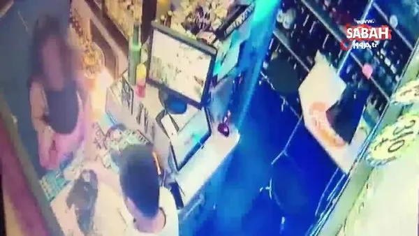 Istanbul Esenyurt Ta Icki Alamayan Kadin Tekel Bayisini Birbirine Katti O Anlar Kamerada Videosunu Izle Son Dakika Haberleri