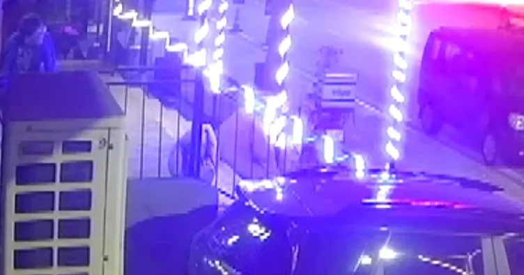 Petshop önündeki mama kutusunu çaldı... O anlar kamerada