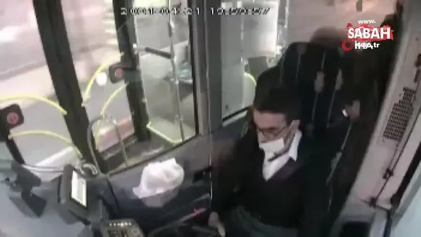 Halk otobüsü şoföründen duygulandıran davranış. İftar yemeğini yolcu ile paylaştı | Video