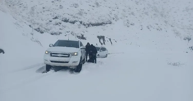 Siirt’te kar yağışı ve heyelan nedeniyle kapanan köy yolları ulaşıma açıldı