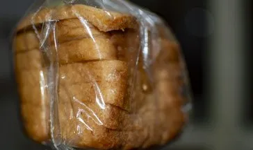 Marketten alınan ekmeğin içinden fare çıktı!