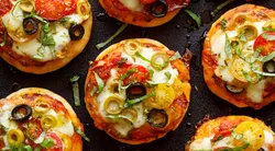 Mini pizza tarifi! Lokmalık lezzet bombası