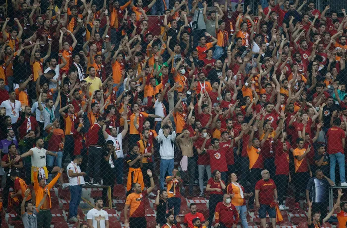 son-dakika-galatasaraydan-omar-karari-ocakta-donecegim-demisti-ama-1637127988028.jpg