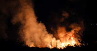 Son dakika: Yunan adaları yanıyor! Alevler yerleşim yerlerine de sıçradı