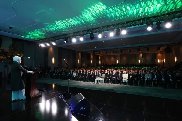emine-erdogan-su-verimliligi-zirvesinde-konustu-musluktan-akan-su-85-milyonun-ortak-hayat-kaynagidir-1742657585549.jpg