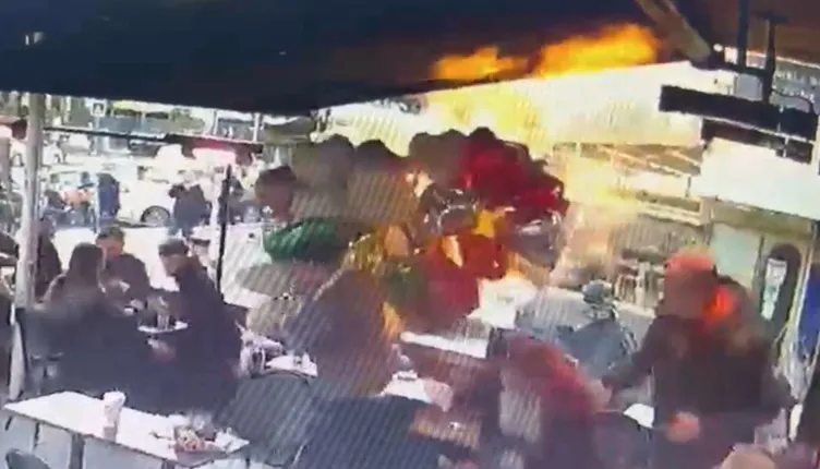 Kadıköy’de şoke eden olay! Sevgilisine balon almak istedi balonlar bomba gibi patladı! Meğer...