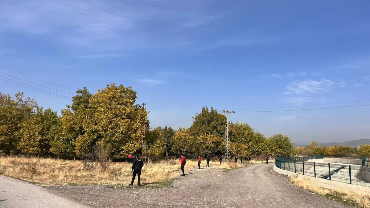 Elazığ’da 5 gündür kayıp otizmli Veysel 200 kişilik ekip tarafından aranıyor Elazığ’da 5 gündür kayıp otizmli Veysel 200 kişilik ekip tarafından aranıyor