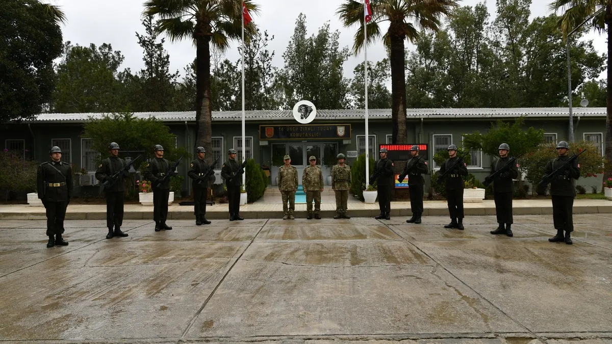 Son dakika | Kara Kuvvetleri Komutanı KKTC'de askeri birlikleri denetledi