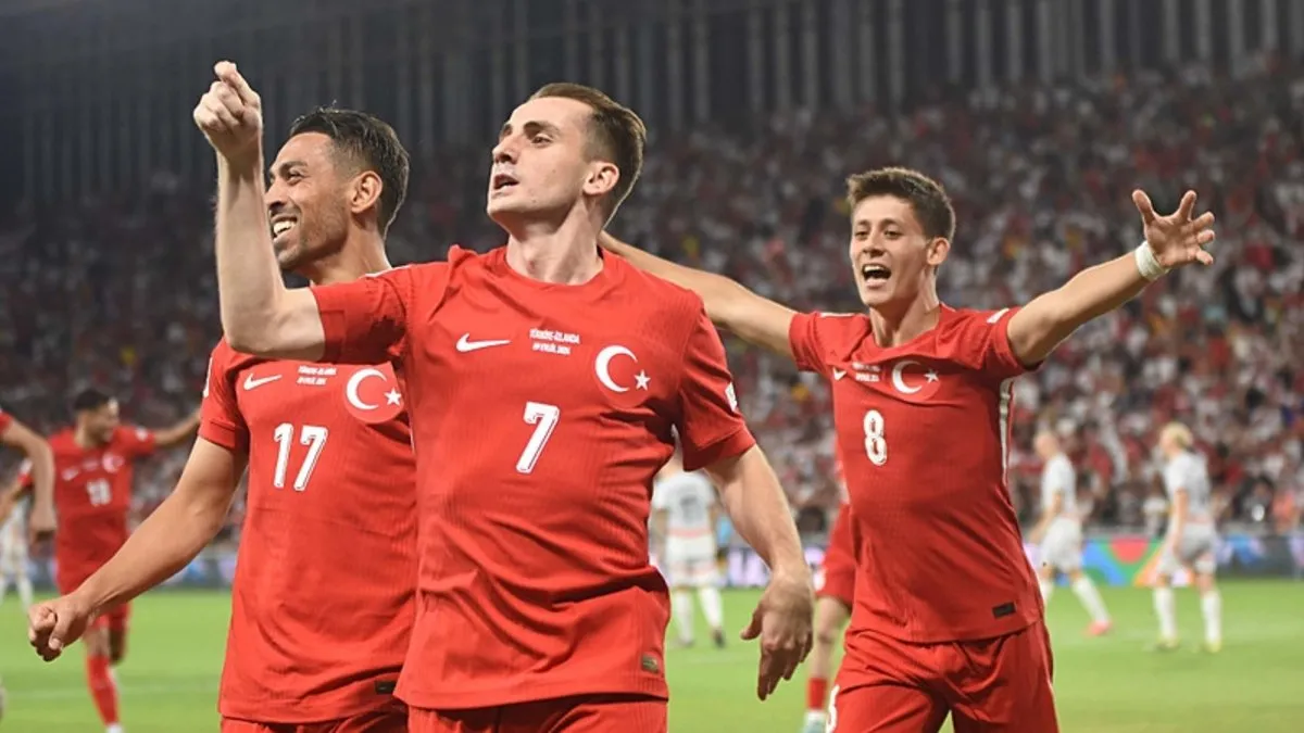 Murat Özbostan: ABD için küfür değil destek lazım