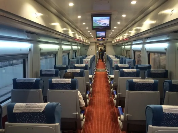 istanbuldan-seyahat-2-saate-dusecek-bakan-uraloglu-yeni-hizli-tren-icin-tarih-verdi-1783145079444.jpg