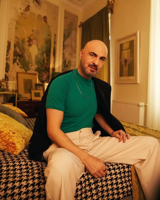 Ünlü şarkıcıyı tanıyabildiniz mi? Yeni yaşını bu kareyle kutladı!