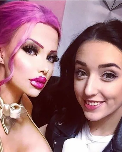 Bu dünyadaki tek derdi Barbie bebek gibi olmak