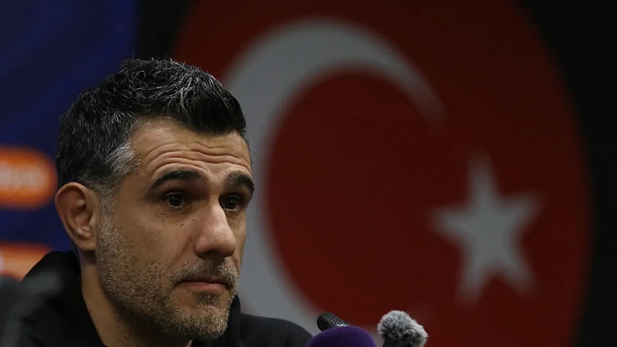 Beşiktaş’ta Sergen Yalçın basın toplantısına katılamadı! Beşiktaş’ta Sergen Yalçın basın toplantısına katılamadı!