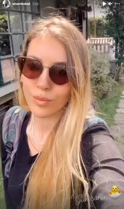 Ünlü oyuncu Sinem Kobal kızı Lalin’in yüzünü ilk kez gösterdi! İşte Sinem Kobal'ın yeni paylaşımı