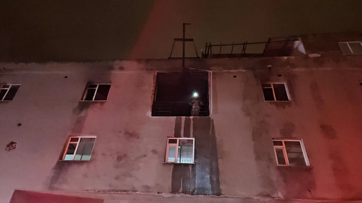 Arnavutköy’de fabrika yangını: 1’i ağır, 3 yaralı! Arnavutköy’de fabrika yangını: 1’i ağır, 3 yaralı!