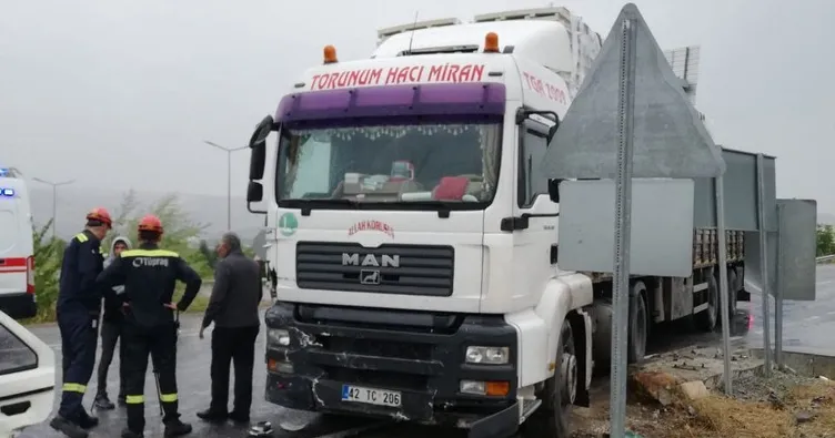 Tır ile otomobil çarpıştı: 4 yaralı